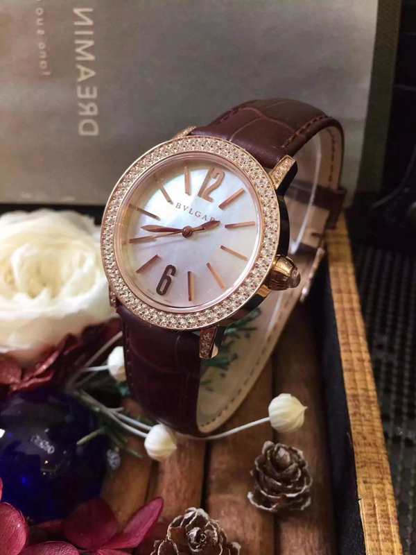 ブルガリ時計正面デザイン